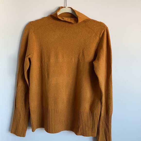 🌸 French Connection Turtleneck 🌸 - Picture 2 of 3